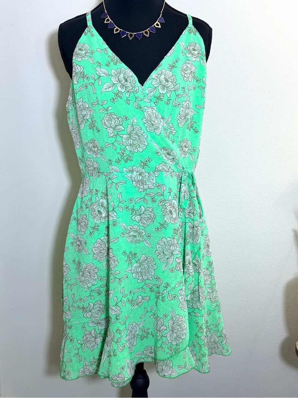 Light Green Floral Ruffle Mini Dress NWOT💚